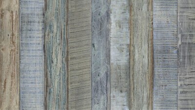 Rustikale Holzplanken mit verwitterter Farbpalette